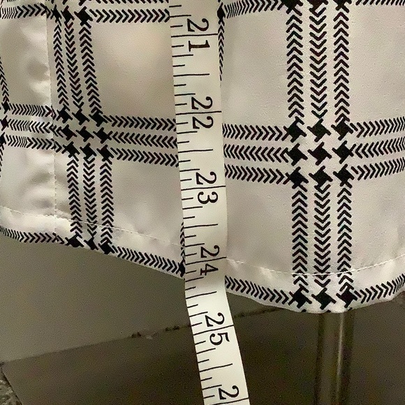 Sheer Patterned Blouse - Picture 4 of 5